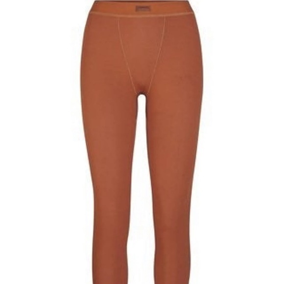 Skims Kim kardashian set - Picture 2 of 5